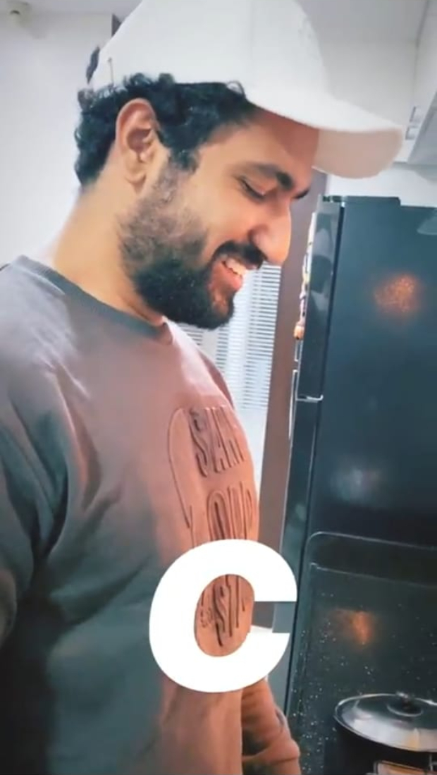 Sunny Kaushal teaches how flip an omelette perfectly to Vicky Kaushal amid self-quarantine period Sunny Kaushal teaches how flip an omelette perfectly to Vicky Kaushal amid self-quarantine period