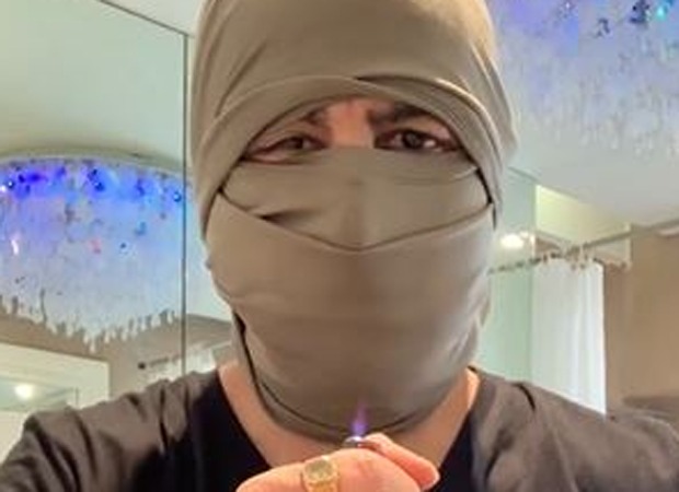 Watch: Ronit Roy demonstrates how to easily convert your T-shirt into a mask and proves its efficiency