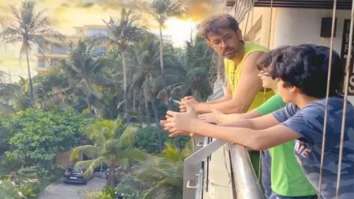 Hrithik Roshan enjoys the sunset with sons Hrehaan and Hridhaan