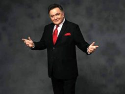 When a Russian fan spotted Rishi Kapoor in New York and played Main Shayar Toh Nahi from Bobby