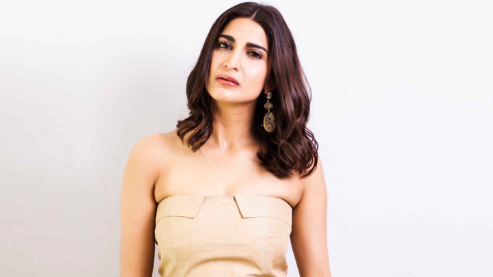 Aahana Kumra’s TRIBUTE to Rishi Kapoor & Irrfan Khan – A Nazm by Jaun Elia