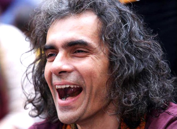 Imtiaz Ali takes the ‘Oh Na Na Na’ challenge with his daughter and nails it!
