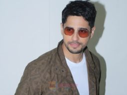 Sidharth Malhotra financially supports 165 background dancers amid lockdown