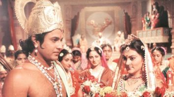 A train would make an unscheduled halt for people to watch Ramayan together at Rampur