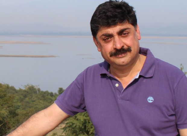 <blockquote class="twitter-tweet"><p lang="en" dir="ltr">Just heard the terrible news of <a href="https://twitter.com/hashtag/KulmeetMakkar?src=hash&ref_src=twsrc%5Etfw">#KulmeetMakkar</a> CEO Producers Guild of India passing away. What a wonderful man and a good friend. Very very sad ! <a href="https://t.co/bWUrdXIJuh">pic.twitter.com/bWUrdXIJuh</a></p>— sanjay suri (@sanjaysuri) <a href="https://twitter.com/sanjaysuri/status/1256075051020902400?ref_src=twsrc%5Etfw">May 1, 2020</a></blockquote> <script async data-src=