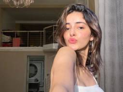 Suhana Khan calls Ananya Panday “HOT” after latter posts sunkissed photos