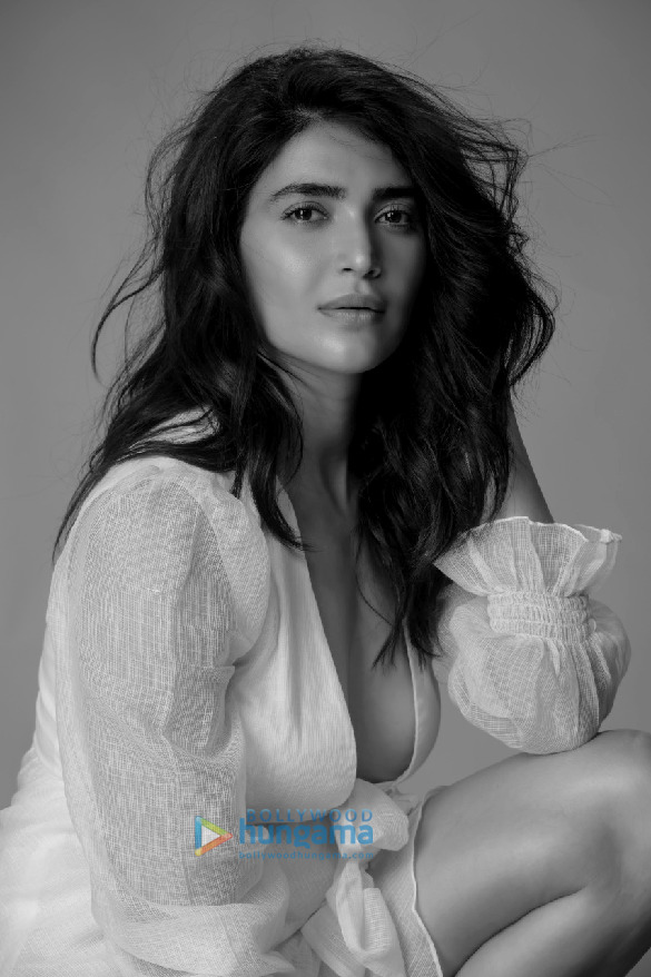 karishma tanna 2 3