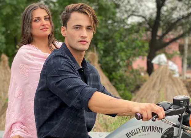 PICTURE Asim Riaz and Himanshi Khurana shoot for a new music video