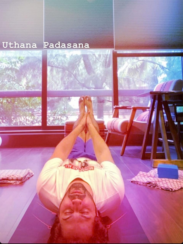 Varun Dhawan gives major fitness goals as he aces 'uttana padasana' yoga pose Varun Dhawan gives major fitness goals as he aces 'uttana padasana' yoga pose