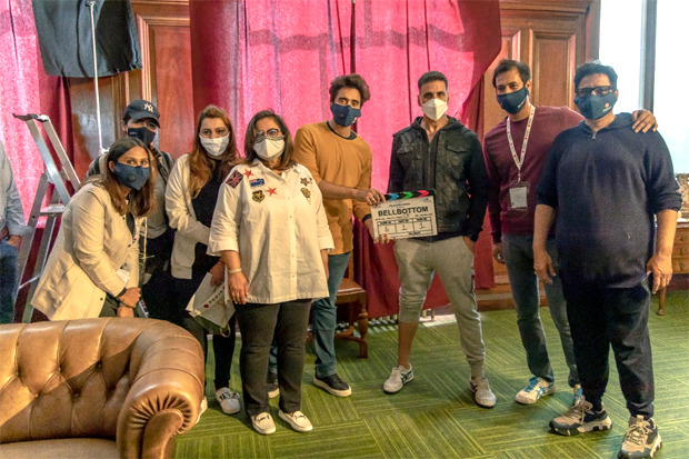 Akshay Kumar along with Jackky and Puja Bhagnani give the mahurat clap for Bellbottom