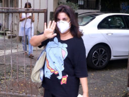 Farah Khan spotted at Kromakay salon in Juhu