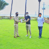 Akshay Kumar gifts 1200 fitness bands to the Mumbai Police 