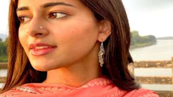 On the sets of the movie Khaali Peeli