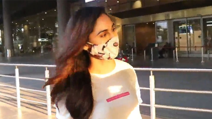 Krystle D’Souza spotted at the airport