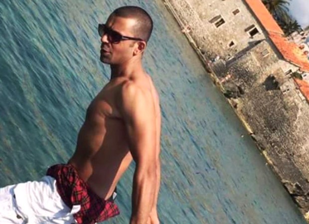 Sunil Grover shares a shirtless picture; jokes that today people have to cover their face also