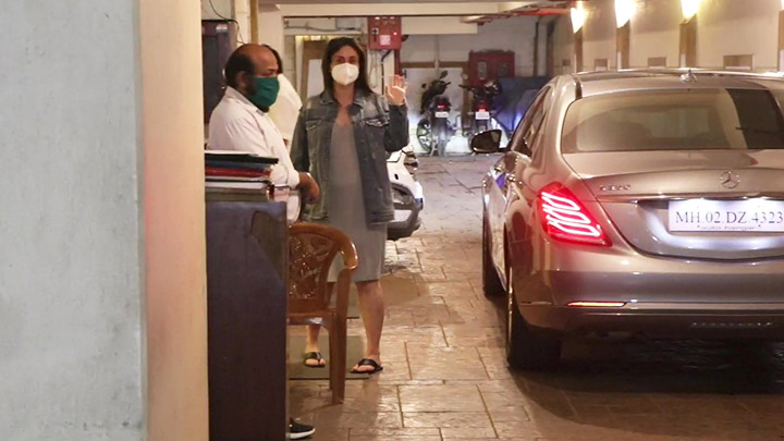Kareena Kapoor & Saif Ali Khan Snapped At Bandra