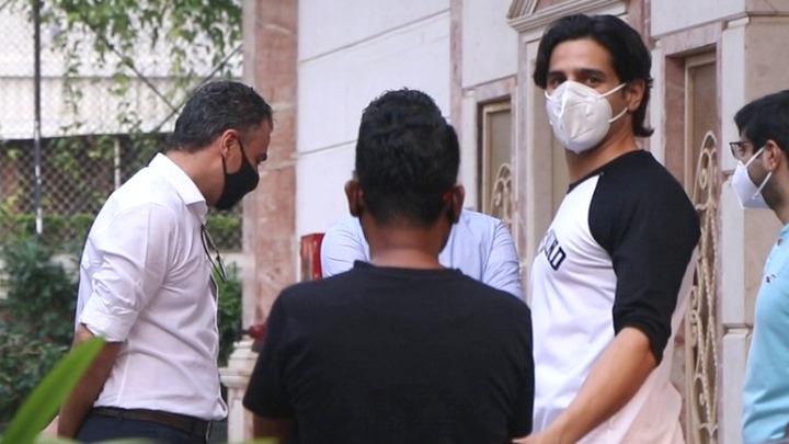 Sidharth Malhotra spotted at Bandra
