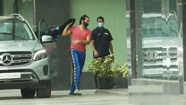 Varun Dhawan spotted at Dharma office Andheri
