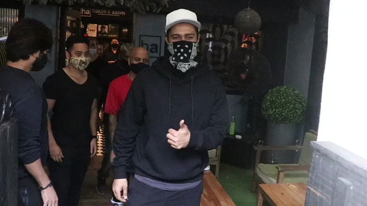 Vicky Kaushal Snapped At Bandra