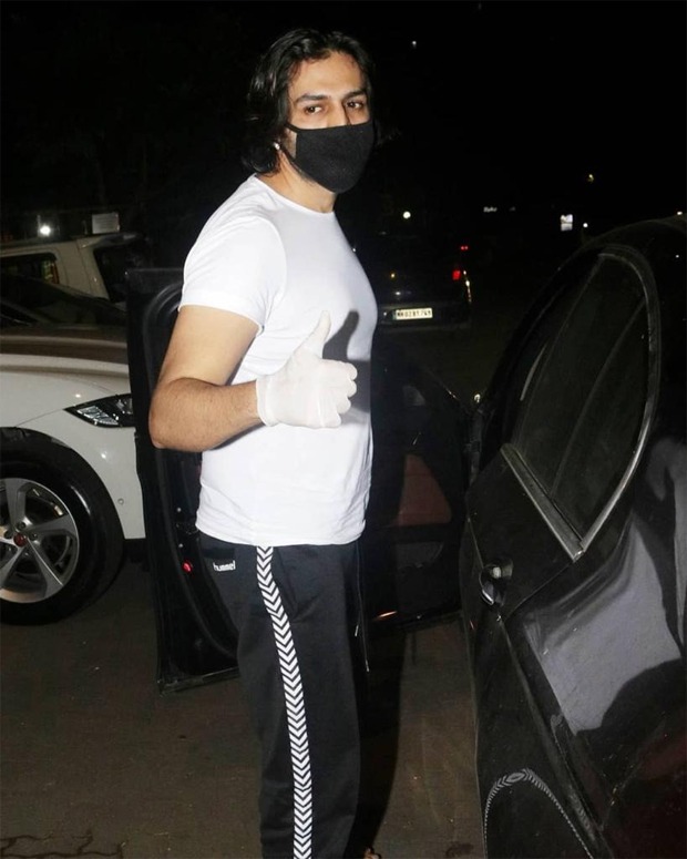 Spotted: Kartik Aaryan steps out for shopping after a long time