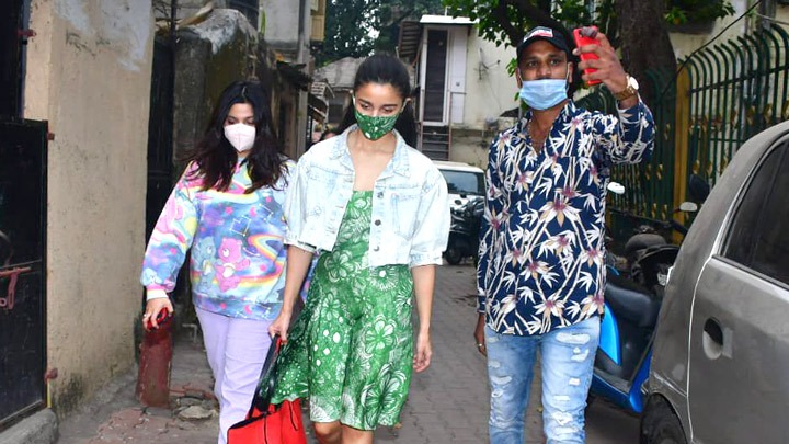 Alia Bhatt with sister and mom spotted in Bandra