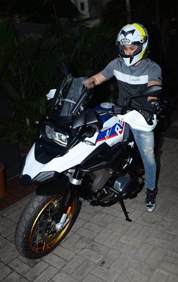 PICTURES: Kumal Kemmu purchases a BMW R2150 bike worth over Rs. 26 lakhs