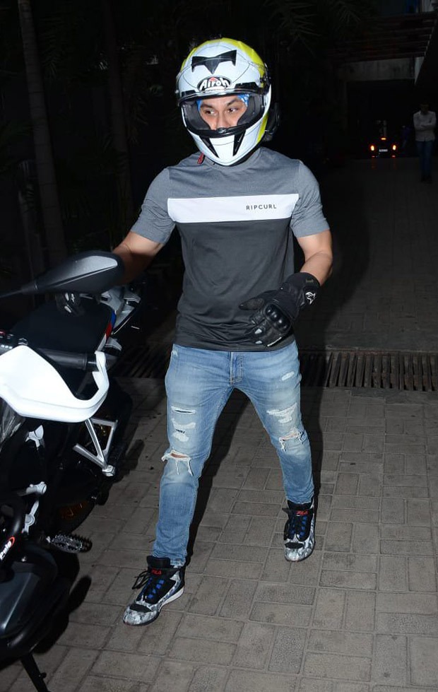 PICTURES: Kumal Kemmu purchases a BMW R2150 bike worth over Rs. 26 lakhs