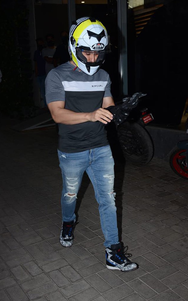 PICTURES: Kumal Kemmu purchases a BMW R2150 bike worth over Rs. 26 lakhs