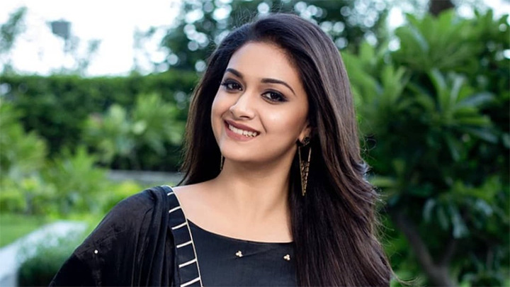 Mahesh Babu Ya Allu Arjun? Keerthy Suresh’s FAVOURITE actor is…| Rapid Fire Mahesh Babu Ya Allu Arjun? Keerthy Suresh’s FAVOURITE actor is…| Rapid Fire