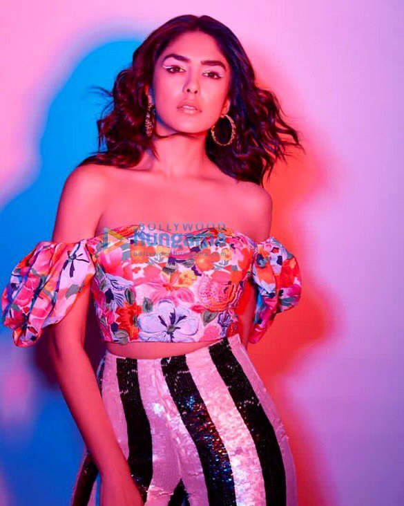 mrunal thakur 2 3