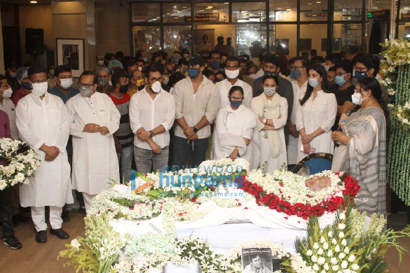 Photos: Soumitra Chatterjee’s funeral in Kolkata Photos: Soumitra Chatterjee’s funeral in Kolkata