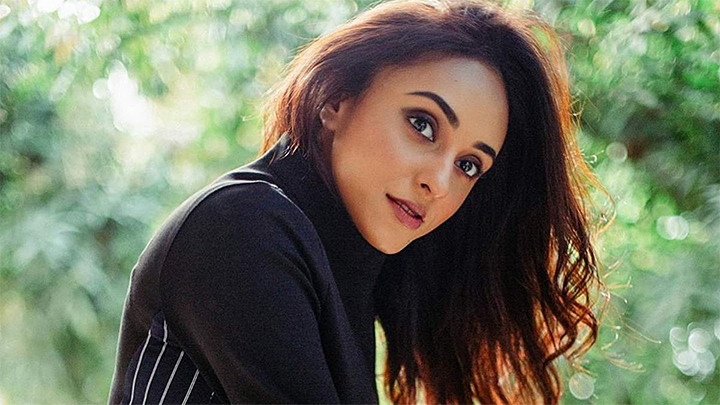 Pearle Maaney: “My DREAM Co-star is…”| Rapid Fire | Deepika Padukone | Amitabh Bachchan Pearle Maaney: “My DREAM Co-star is…”| Rapid Fire | Deepika Padukone | Amitabh Bachchan