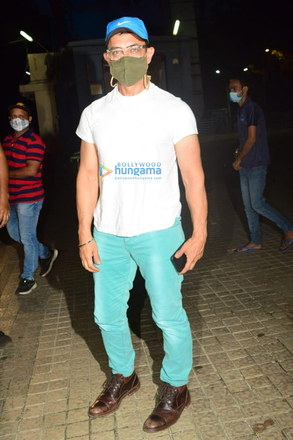 photos aamir khan snapped at pvr in juhu 5