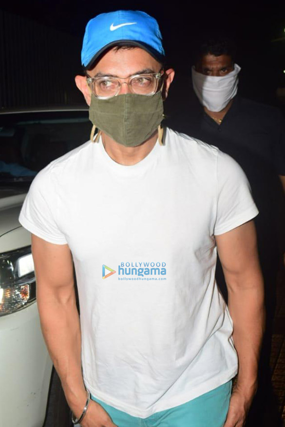 photos aamir khan snapped at pvr in juhu 6