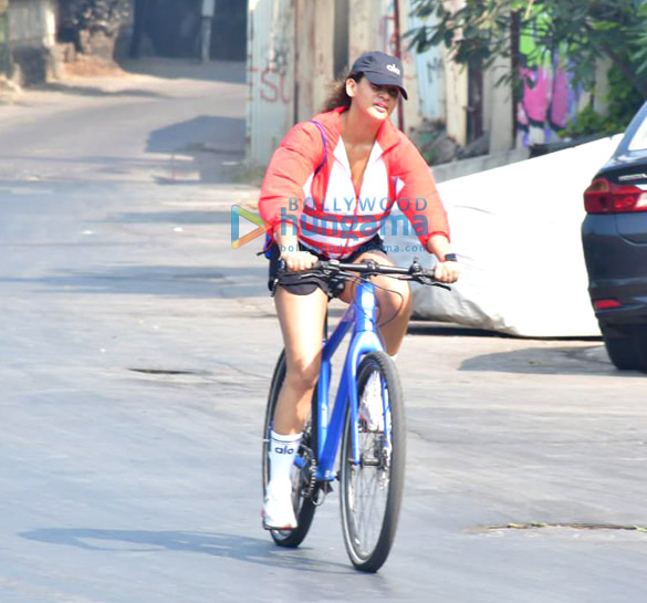 photos aisha sharma spotted cycling in bandstand 2
