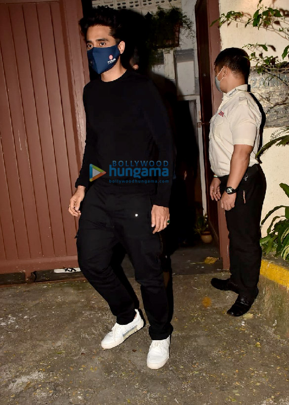 photos akshay kumar huma qureshi bhumi pednekar others snapped at lara duttas house party in bandra 4