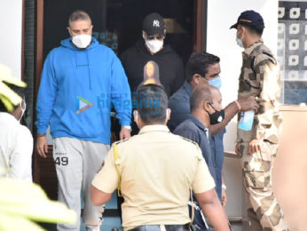 Photos: Akshay Kumar, Jackky Bhagnani and Shabina Khan snapped at the Kalina airport