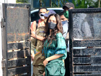 Photos: Akshay Kumar, Kiara Advani, Tusshar Kapoor and Shabina Khan snapped at the Kalina Airport