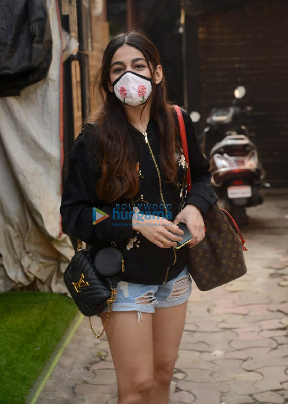 photos alaya f snapped in juhu 3