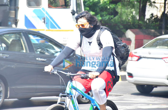 photos ali fazal spotted cycling in bandra 2