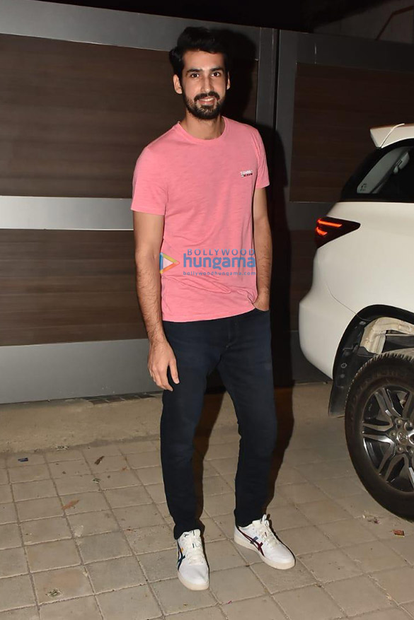 photos ananya panday shakun batra and dhairya karwa snapped in bandra 4