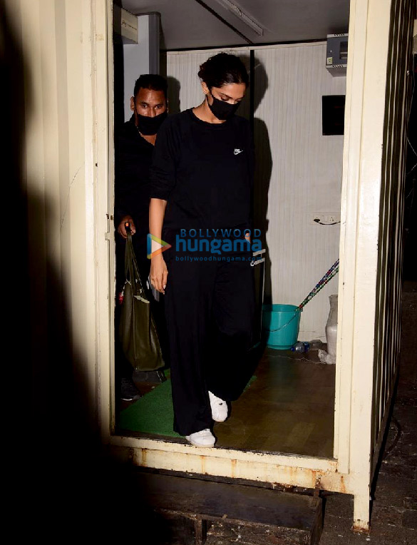 photos ananya panday and deepika padukone snapped at gateway of india in mumbai 2
