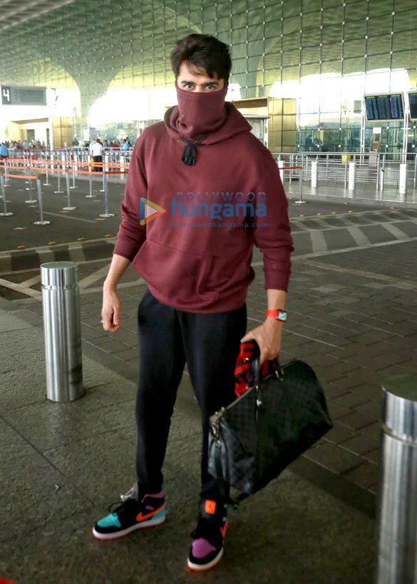photos ananya panday and maniesh paul snapped at the airport 4