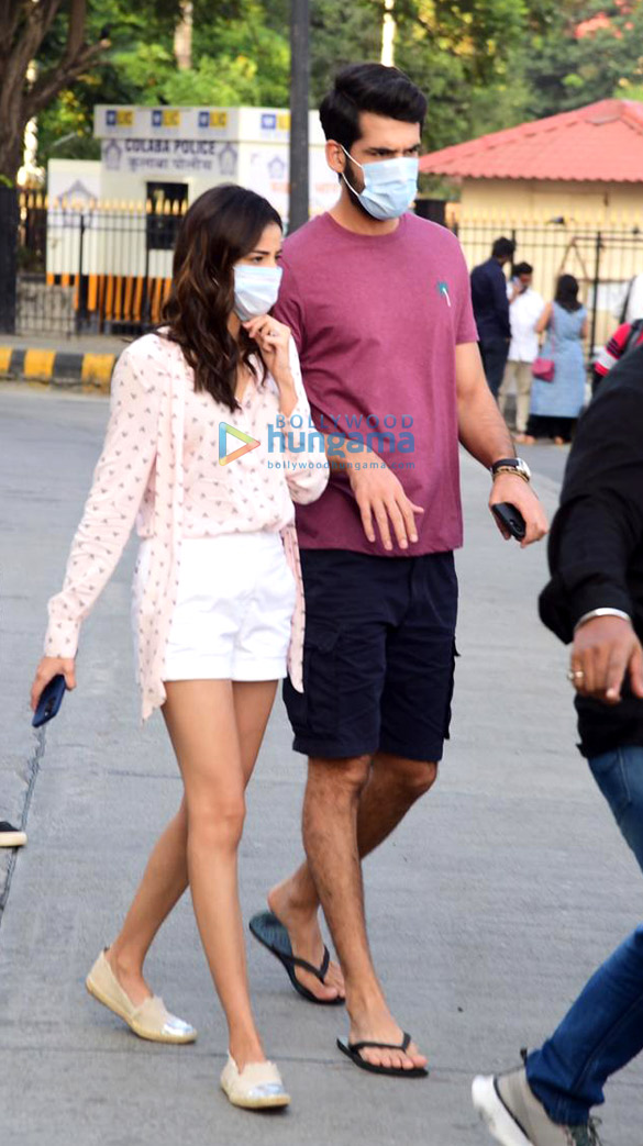 photos ananya panday snapped at gateway of india in mumbai 3