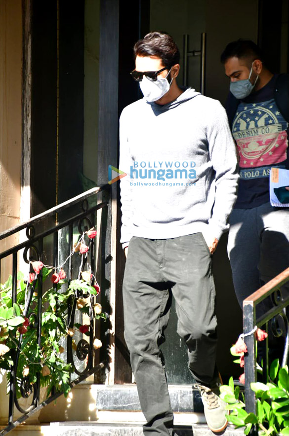 photos arjun rampal snapped leaving from his residence 1
