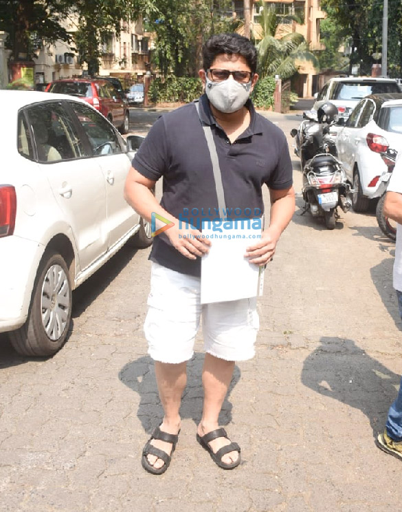 Photos: Arshad Warsi spotted at a clinic in Bandra Photos: Arshad Warsi spotted at a clinic in Bandra