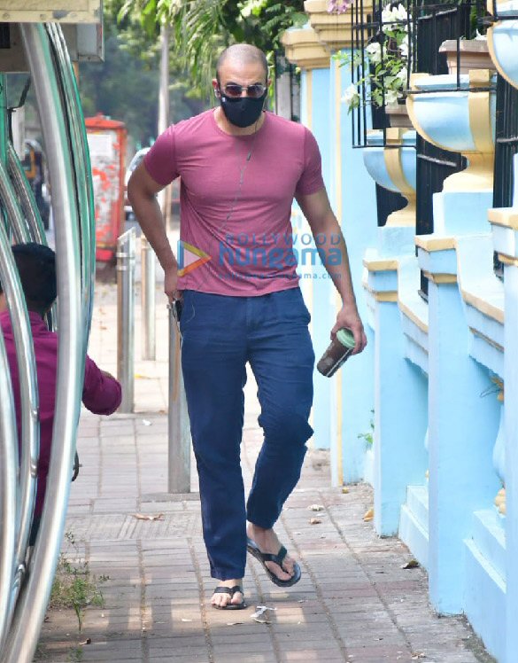 photos arunoday singh spotted in bandra 1