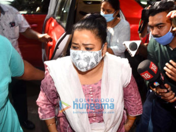 Photos: Bharti Singh and Harsh Limbachiyaa arrive at the NCB Office