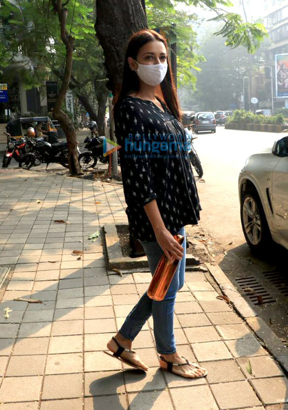 Photos: Dia Mirza snapped in Bandra Photos: Dia Mirza snapped in Bandra
