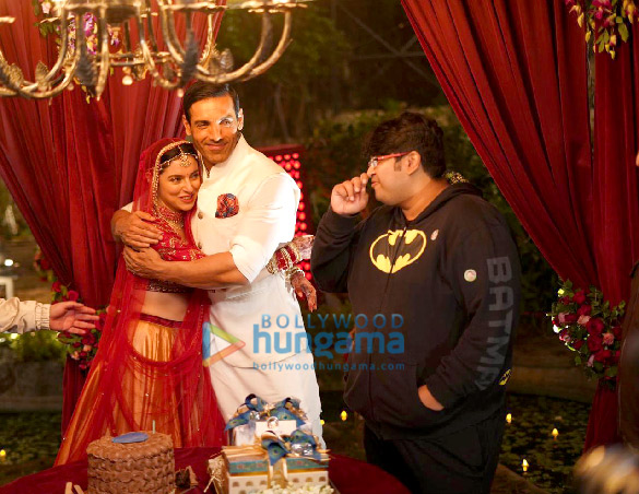 photos divya khosla kumar celebrates her birthday on the sets of satyameva jayate 2 with bhushan kumar john abraham and milap zaveri 8
